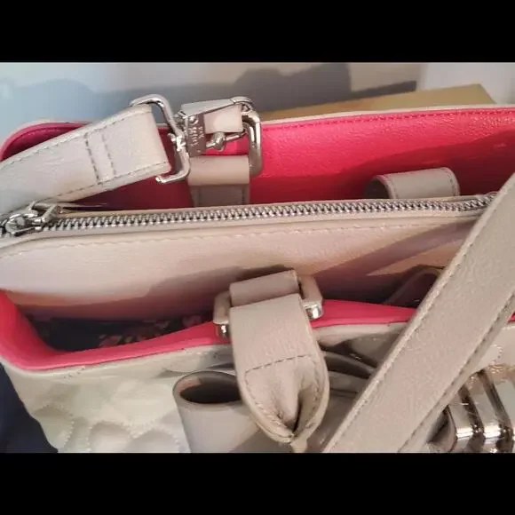 Betsey Johnson large shoulder bag cream w/silver hardware pink/multi interior - Picture 6 of 8